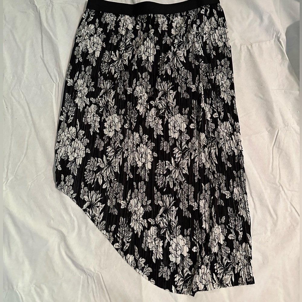 High/Low Skirt - Picture 3 of 5